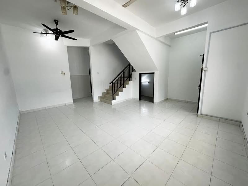 2-storey Terraced House for Rent in Bandar Teknologi Kajang (Kajang) - Eiffel Lai - Living Room - PropertyGuru.com.my
