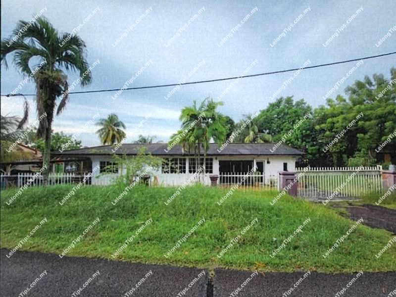 Bungalow for Sale in Kampung Selangor Dredging (Dengkil) - Lisa Azila - Exterior - PropertyGuru.com.my