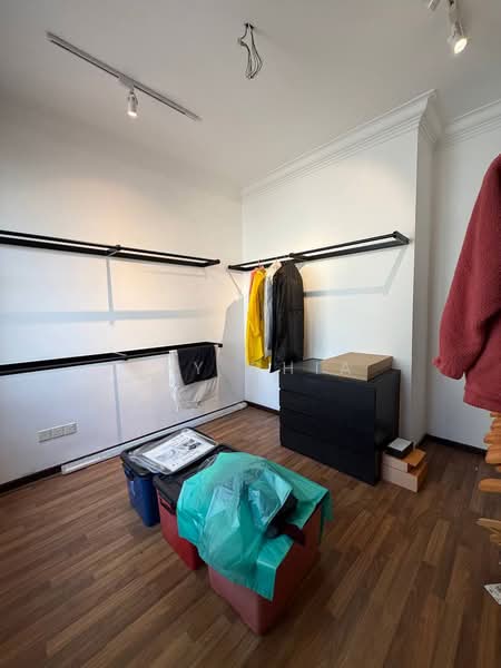 Rumah Banglo untuk Dijual di Bayan Lepas (Penang) - Ivy Chia - Bedroom 2 walk in wardrobe - PropertyGuru.com.my