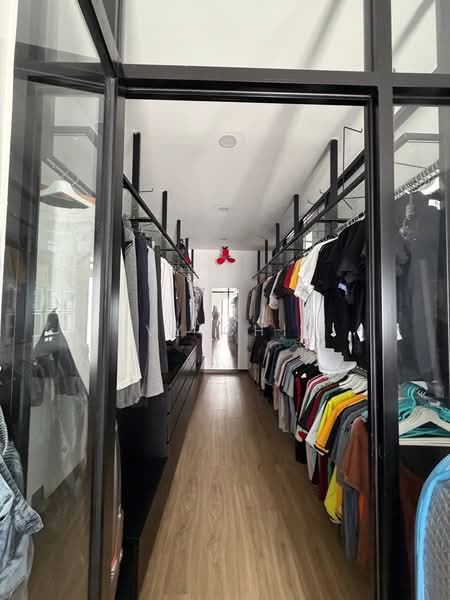 Rumah Banglo untuk Dijual di Bayan Lepas (Penang) - Ivy Chia - Master Bedroom walk in wardrobe - PropertyGuru.com.my