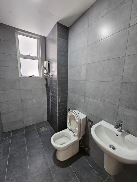 Kondominium untuk Dijual di Green Residence - Kent Fatt - Bathroom - PropertyGuru.com.my