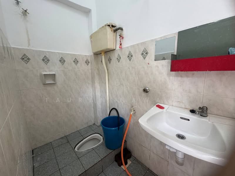 2-storey Terraced House for Sale in Taman Sri Haneco (Semenyih) - Fauran Nawawi - Bathroom - PropertyGuru.com.my