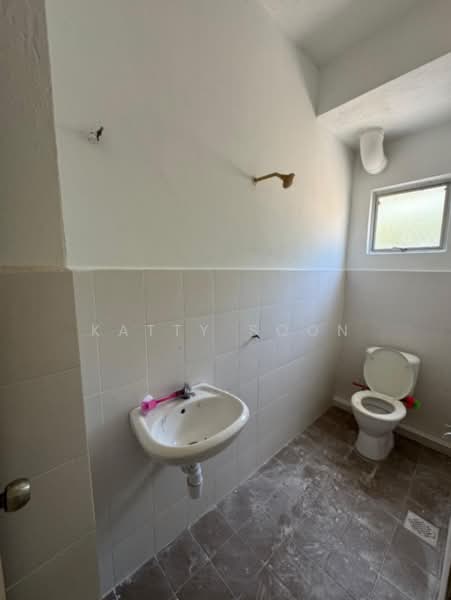 Office for Rent in Taman Damai Mewah (Kajang) - Katty Soon - Bathroom - PropertyGuru.com.my