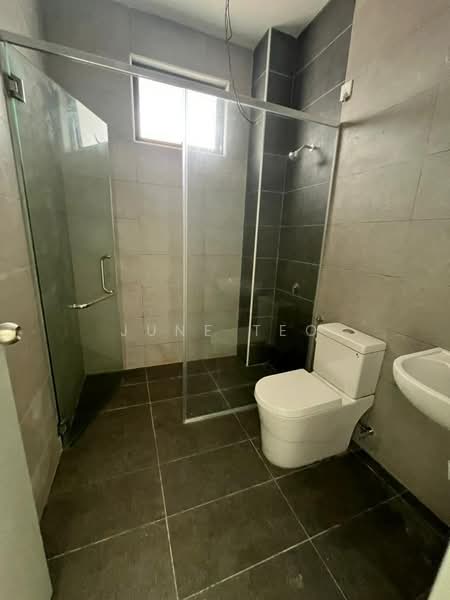 Rumah Teres untuk Disewa di Kampung Sentosa Barat (Pasir Gudang) - June Teo - Bathroom - PropertyGuru.com.my