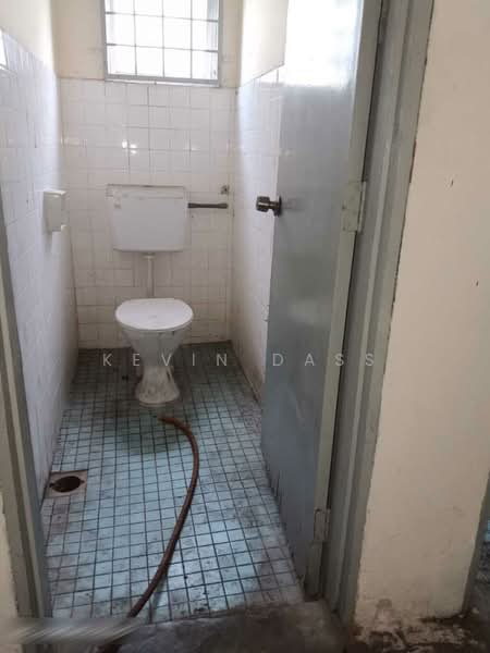 Factory for Sale in Jalan Klang Lama (Old Klang Road) (Kuala Lumpur) - Kevin Dass - Bathroom - PropertyGuru.com.my