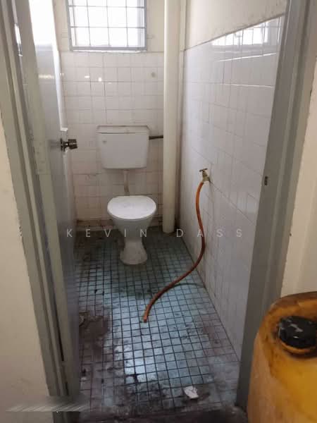 Factory for Sale in Jalan Klang Lama (Old Klang Road) (Kuala Lumpur) - Kevin Dass - Bathroom - PropertyGuru.com.my