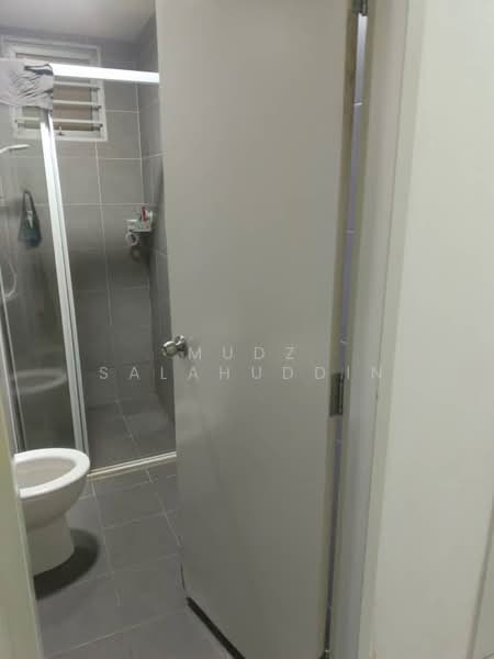 Servis Apartment untuk Disewa di Savanna Executive Suite @ Southville City - Mudz Salahuddin - Bathroom - PropertyGuru.com.my