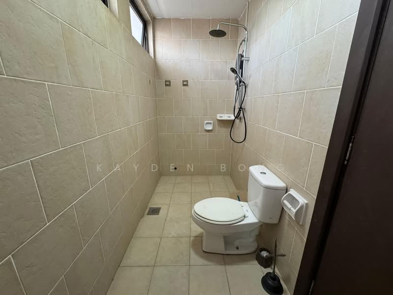Semi-Detached House for Sale in Taman Aman Sari (Bandar Kinrara) - Kayden Bong - Bathroom - PropertyGuru.com.my