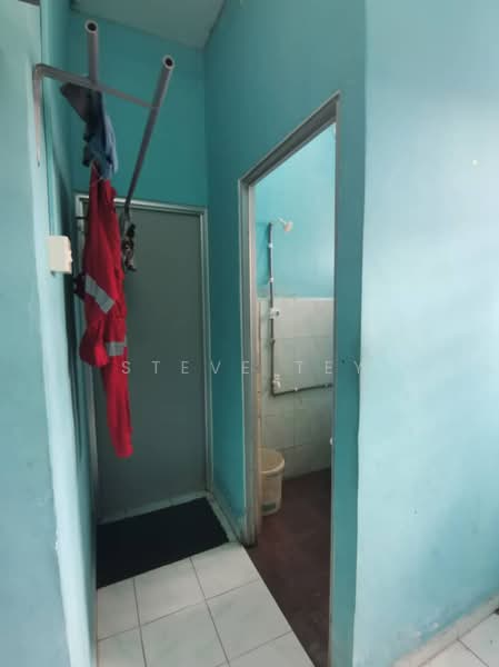 Kedai / Pejabat untuk Dijual di Taman Mawar (Pasir Gudang) - Steve Tey - Bathroom - PropertyGuru.com.my