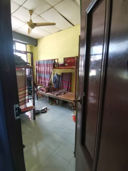 Kedai / Pejabat untuk Dijual di Taman Mawar (Pasir Gudang) - Steve Tey - Bedroom - PropertyGuru.com.my
