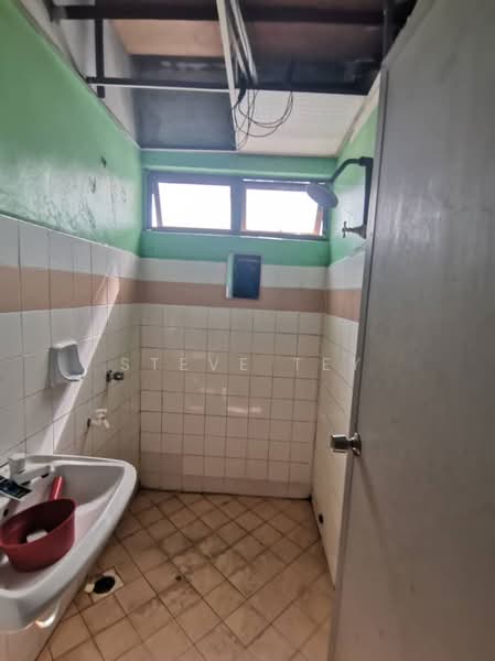 Kedai / Pejabat untuk Dijual di Taman Mawar (Pasir Gudang) - Steve Tey - Bathroom - PropertyGuru.com.my