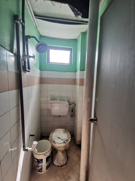 Kedai / Pejabat untuk Dijual di Taman Mawar (Pasir Gudang) - Steve Tey - Bathroom - PropertyGuru.com.my