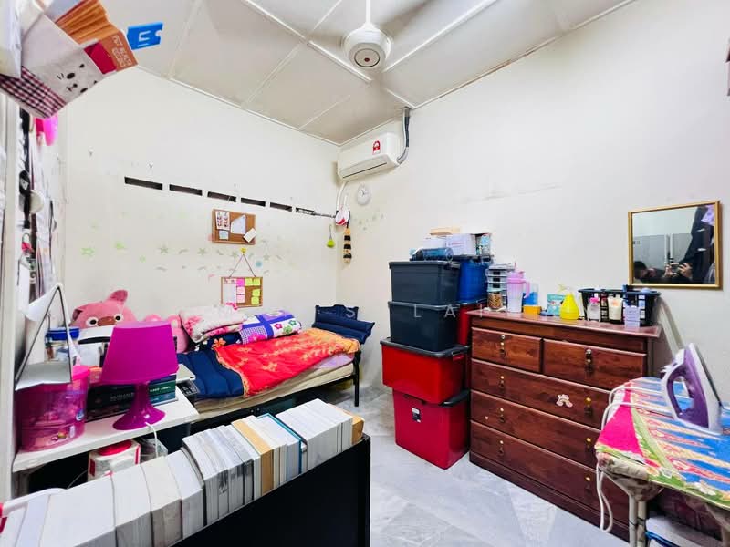 Rumah Teres 1 Tingkat untuk Dijual di Bandar Kinrara Seksyen 1 (Bandar Kinrara) - Yasmin Sulaiman - Bedroom - PropertyGuru.com.my
