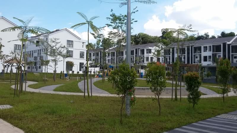 3-storey Terraced House for Sale in Taman Bukit Serdang (Seri Kembangan) - Si Peng Ng - Exterior - PropertyGuru.com.my