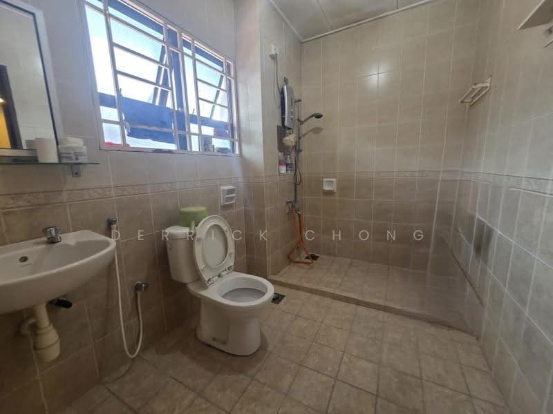 Rumah Teres 2-Tingkat untuk Dijual di Bandar Kinrara Seksyen 6 (Bandar Kinrara) - Derrick Chong - Bathroom - PropertyGuru.com.my