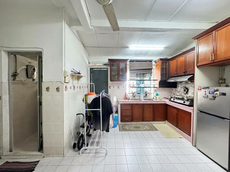1-storey Terraced House for Sale in Bandar Kinrara Seksyen 1 (Bandar Kinrara) - Yasmin Sulaiman - Kitchen - PropertyGuru.com.my