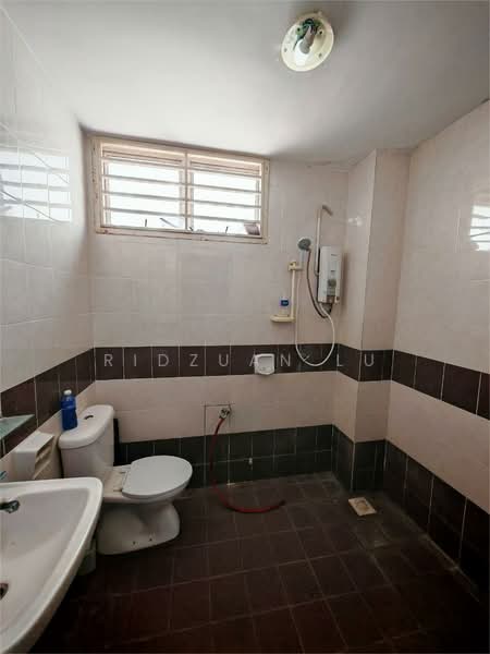 Rumah Teres 2 Tingkat untuk Dijual di Semenyih (Selangor) - Ridzuan Lu - Bathroom - PropertyGuru.com.my