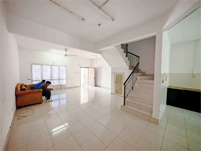 Rumah Teres 2 Tingkat untuk Dijual di Semenyih (Selangor) - Ridzuan Lu - Living Room - PropertyGuru.com.my