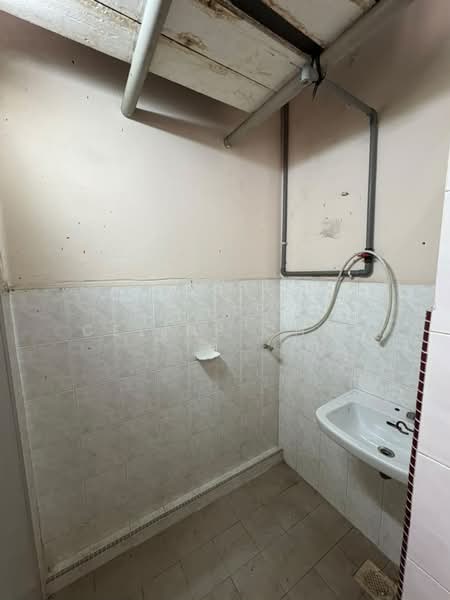 Shop for Rent in Yong Peng (Johor) - Celine Chai - Bathroom - PropertyGuru.com.my