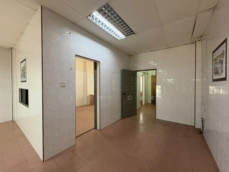 Shop for Rent in Yong Peng (Johor) - Celine Chai - Interior - PropertyGuru.com.my