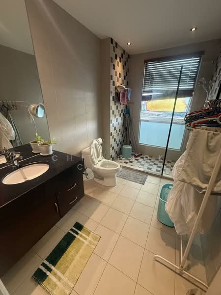 Kondominium untuk Dijual di Jesselton Condominium - Chin Giok Ching - Bathroom - PropertyGuru.com.my
