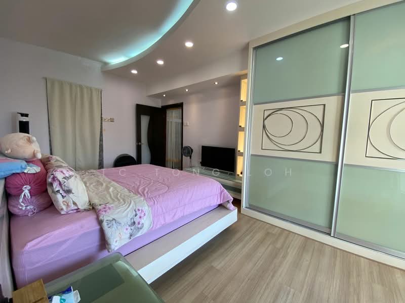 Condominium for Sale at Gold Coast Resort Condominium - TC Tong Loh - Bedroom - PropertyGuru.com.my