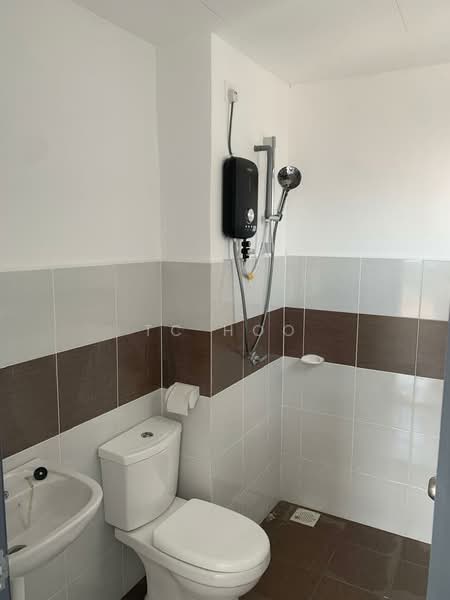 Pangsapuri untuk Disewa di Residensi Hijauan Lumayan - TC Hoo - Bathroom - PropertyGuru.com.my