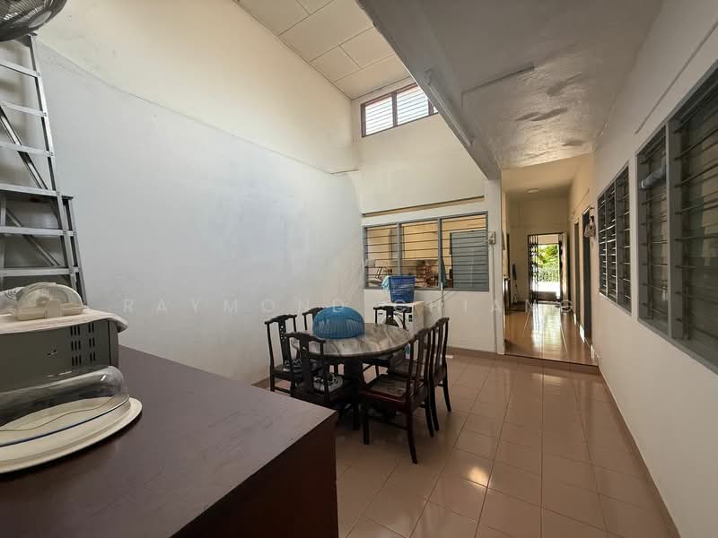 Rumah Teres 1 Tingkat untuk Dijual di Taman Shanghai (Jalan Klang Lama (Old Klang Road)) - Raymond Chiang - Corridor - PropertyGuru.com.my