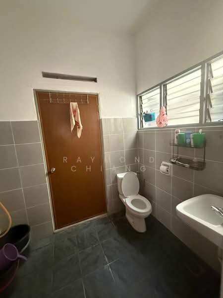 Rumah Teres 1 Tingkat untuk Dijual di Taman Shanghai (Jalan Klang Lama (Old Klang Road)) - Raymond Chiang - Bathroom - PropertyGuru.com.my