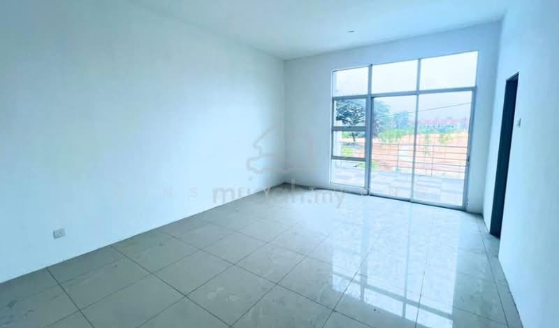 2-storey Terraced House for Sale in Ipoh (Perak) - Ainsley Thong - Living Room - PropertyGuru.com.my