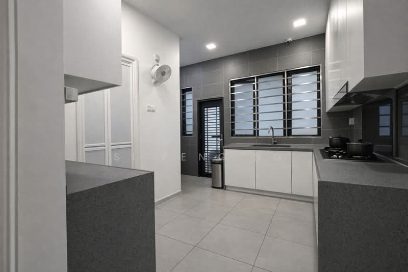 3-storey Terraced House for Sale in Taman Bukit Serdang (Seri Kembangan) - Si Peng Ng - Kitchen - PropertyGuru.com.my