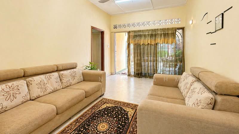 1-storey Terraced House for Sale in Kelana Jaya (Petaling Jaya) - Mohd Nor Fahmi - Living Room - PropertyGuru.com.my