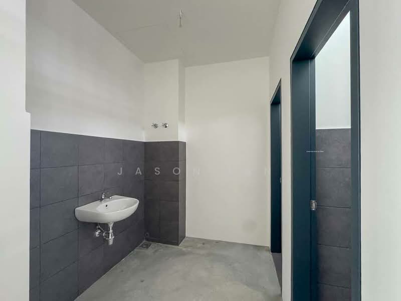 Kedai / Pejabat untuk Disewa di Bandar Serenia (Dengkil) - Jason Tan - Bathroom - PropertyGuru.com.my