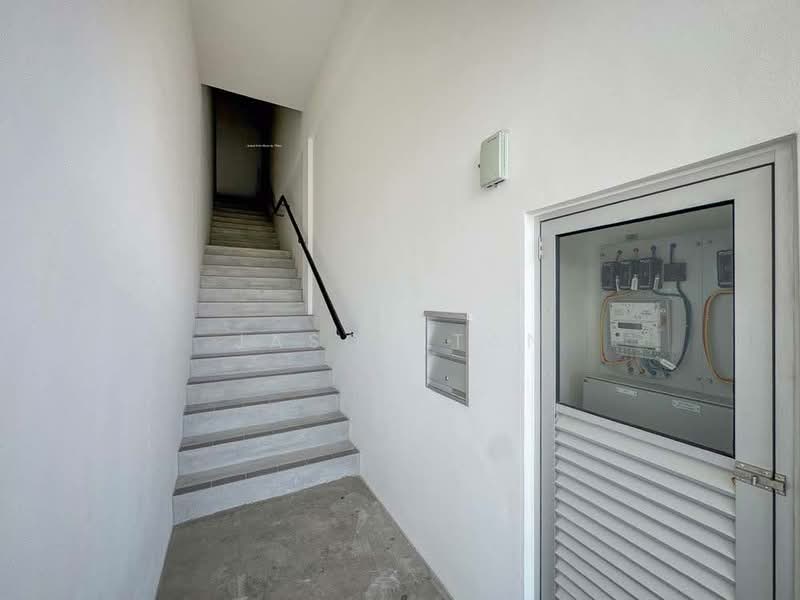 Kedai / Pejabat untuk Disewa di Bandar Serenia (Dengkil) - Jason Tan - Corridor - PropertyGuru.com.my