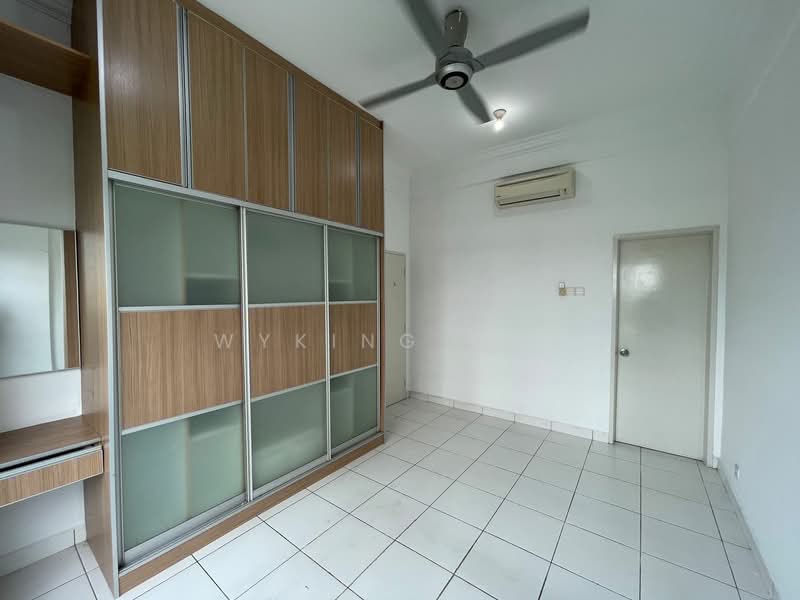 Kondominium untuk Dijual di First Residence (Residensi Unggul) - Wyking Mak - Bedroom - PropertyGuru.com.my