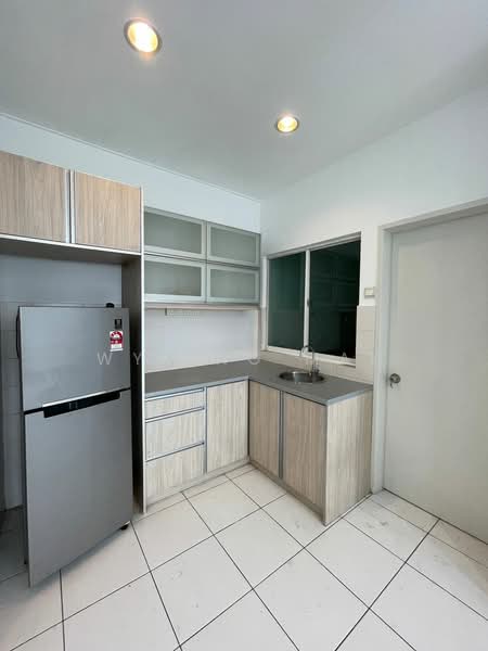 Kondominium untuk Dijual di First Residence (Residensi Unggul) - Wyking Mak - Kitchen - PropertyGuru.com.my