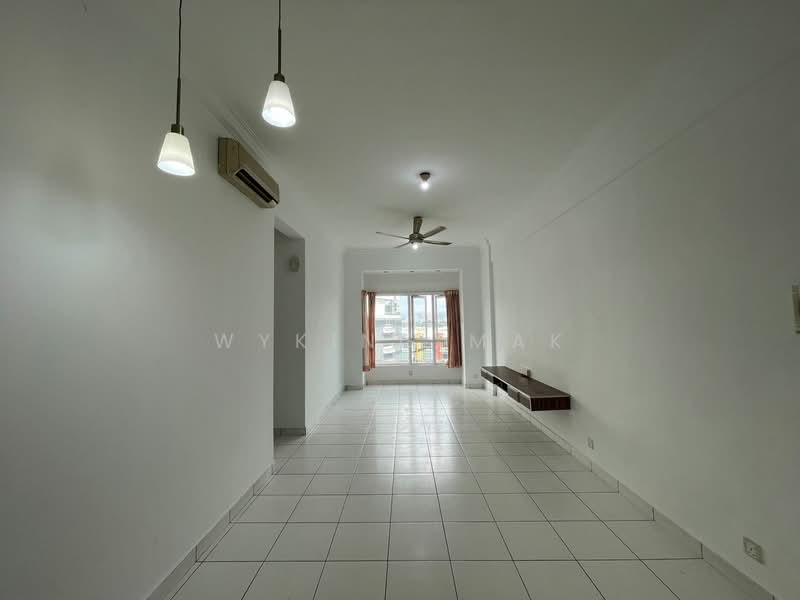 Kondominium untuk Dijual di First Residence (Residensi Unggul) - Wyking Mak - Living Room - PropertyGuru.com.my
