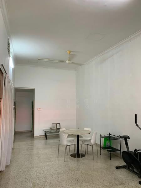 Rumah Teres 1 Tingkat untuk Disewa di Taman Pelangi (Johor Bahru) - Johnson Chong - Living Room - PropertyGuru.com.my
