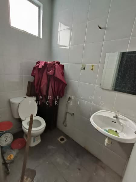 Shop / Office for Rent in Klang (Selangor) - Jack Khor Phor Jiing - Bathroom - PropertyGuru.com.my