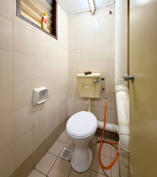 Apartment for Sale at Pangsapuri Semarak - Amirul Nasyriq - Bathroom - PropertyGuru.com.my