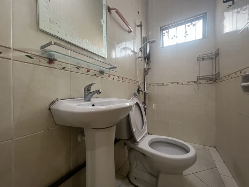 Rumah Teres 2 Tingkat untuk Dijual di Bandar Tun Hussein Onn (Cheras) - Max Lee - Bathroom - PropertyGuru.com.my