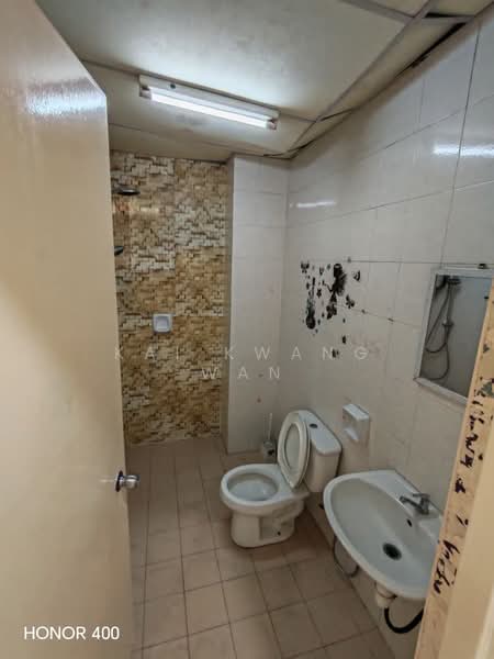 Condominium for Rent at pelangi condominium - Kai kwang Wan - Bathroom - PropertyGuru.com.my