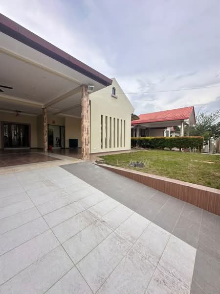 Rumah Banglo untuk Disewa di Bandar Springhill (Port Dickson) - Roy Law - Exterior - PropertyGuru.com.my