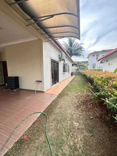 Rumah Banglo untuk Disewa di Bandar Springhill (Port Dickson) - Roy Law - Exterior - PropertyGuru.com.my