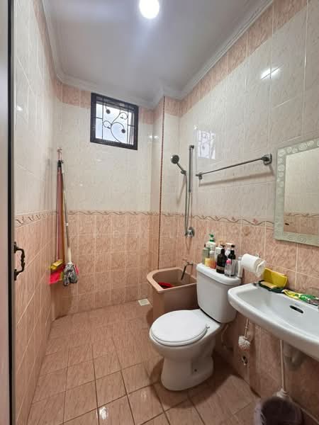 Rumah Banglo untuk Disewa di Bandar Springhill (Port Dickson) - Roy Law - Bathroom - PropertyGuru.com.my