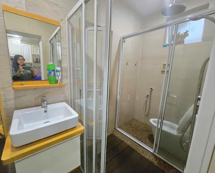 2-storey Terraced House for Sale in Seksyen 8 (Shah Alam) - Zihan Aziz - Bathroom - PropertyGuru.com.my