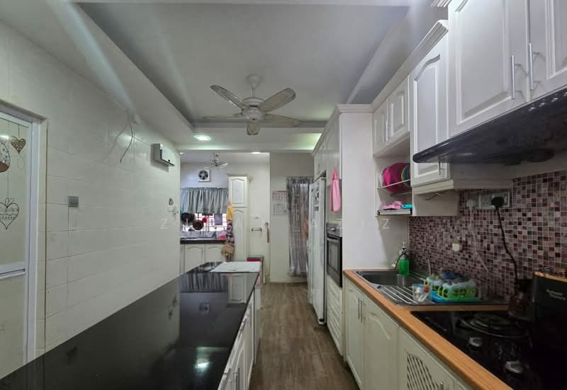 2-storey Terraced House for Sale in Seksyen 8 (Shah Alam) - Zihan Aziz - Kitchen - PropertyGuru.com.my