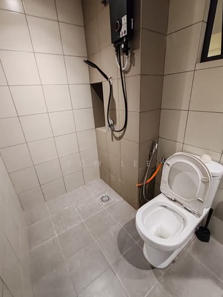 Service Residence for Sale at D'Quince Residences - Tom Lee - Bathroom - PropertyGuru.com.my