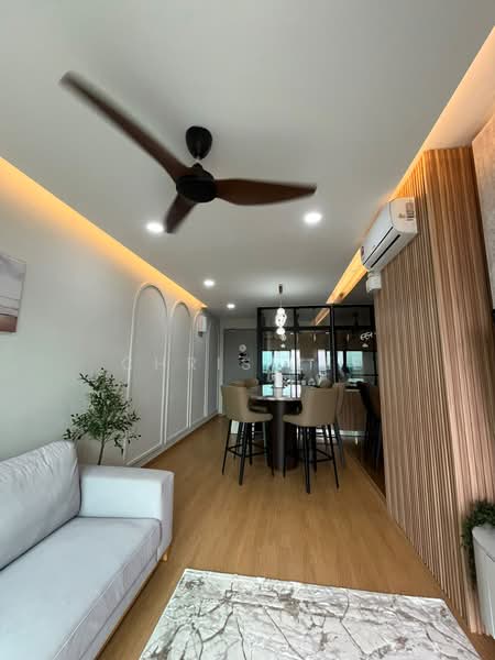 Servis Apartment untuk Disewa di Maya Bay Residences @ Gamuda Cove - Chris Lee - Living Room - PropertyGuru.com.my