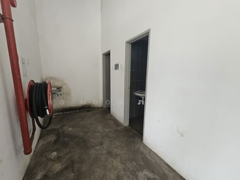 Factory for Rent in Rawang (Selangor) - Ng Moon Tsing - Bathroom - PropertyGuru.com.my